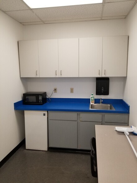 More Photos Of 6301-6313 Stage Rd, Memphis Storefront Retail Office For Sale