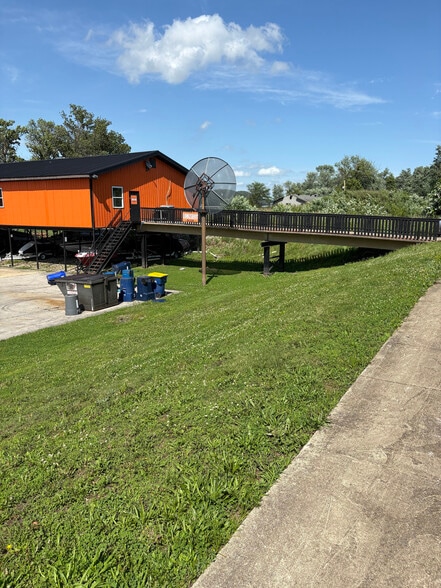 More Photos Of 1565 Riverview St, Portage Des Sioux General Retail For Sale