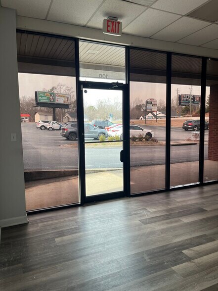 Primary Photo Of 605 Indian Trail Lilburn Rd, Lilburn Unknown For Lease