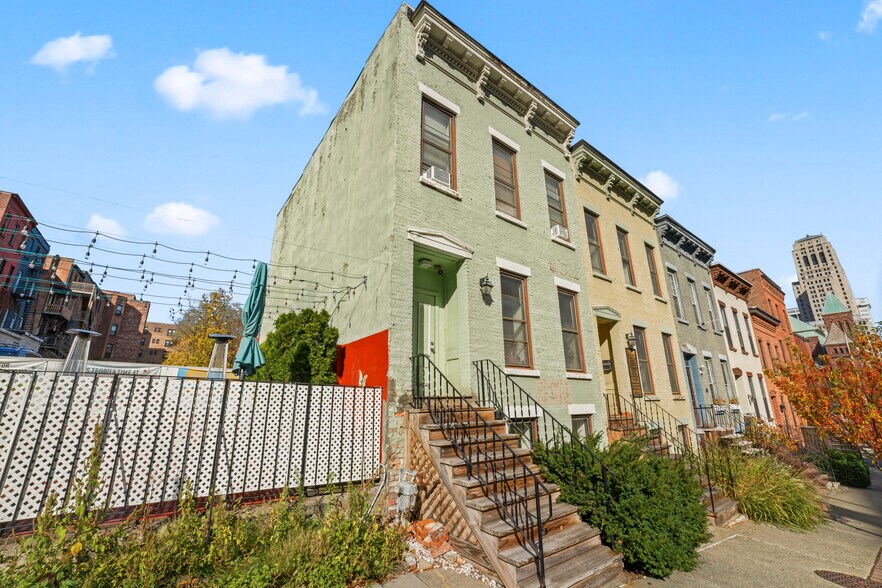 More Photos Of 132-134 S Swan St, Albany Office Residential For Sale