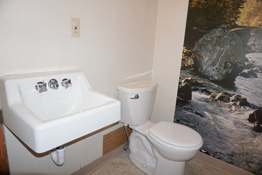 More Photos Of 1185 New Litchfield St, Torrington Medical For Sale