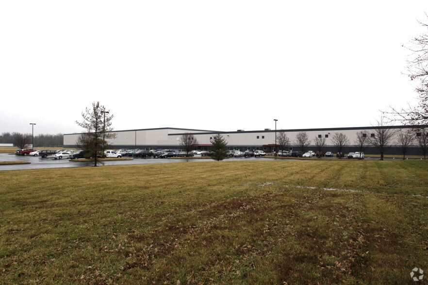 More Photos Of 6001 Cane Run Rd, Louisville Distribution For Lease