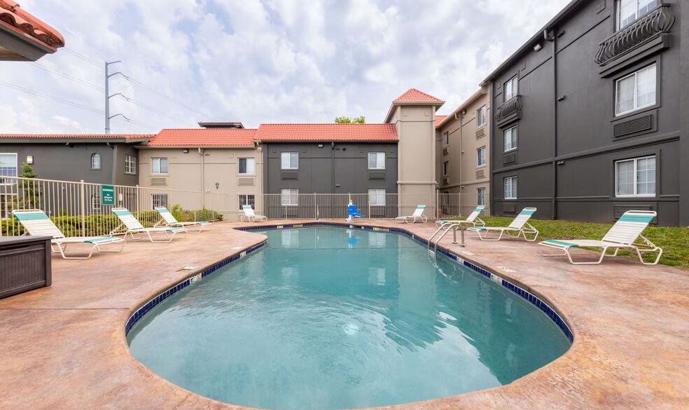 More Photos Of 9461 Lenexa Dr, Lenexa Hotel For Sale