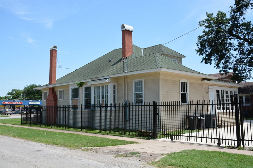 More Photos Of 2800 Hemphill St, Fort Worth Office For Sale