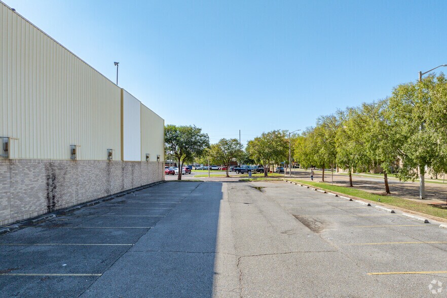 More Photos Of 934 3rd St, Alexandria Office Residential For Sale