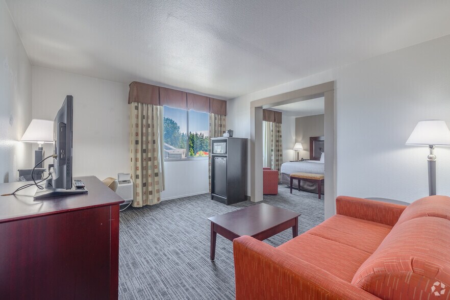 More Photos Of 101 128th St SE, Everett Hotel For Sale