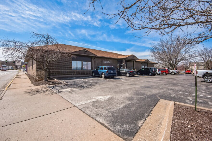 More Photos Of 2350 4th Ave, Rock Island Office For Sale