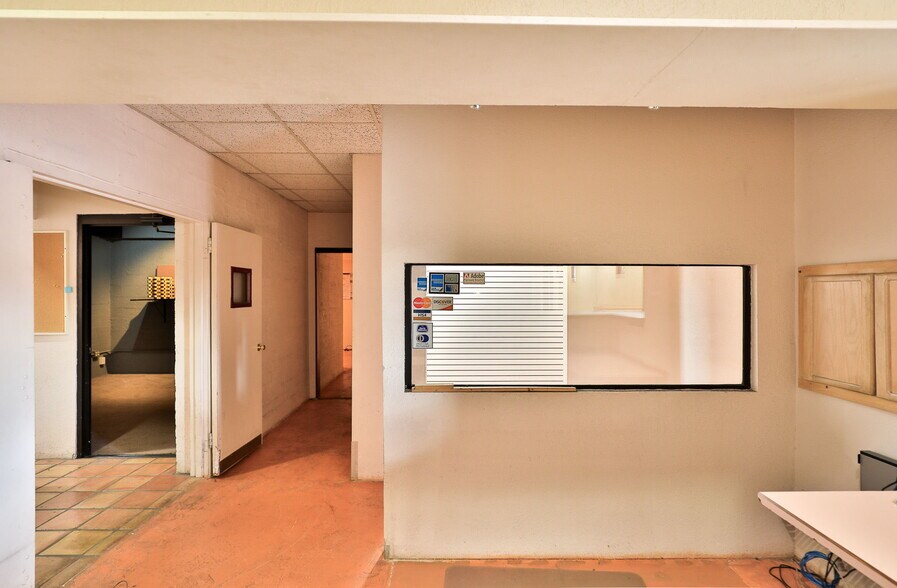 More Photos Of 2641 E McDowell Rd, Phoenix Loft Creative Space For Lease