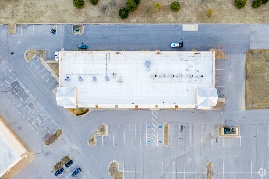 More Photos Of 5302-5636 E Skelly Dr, Tulsa Unknown For Lease