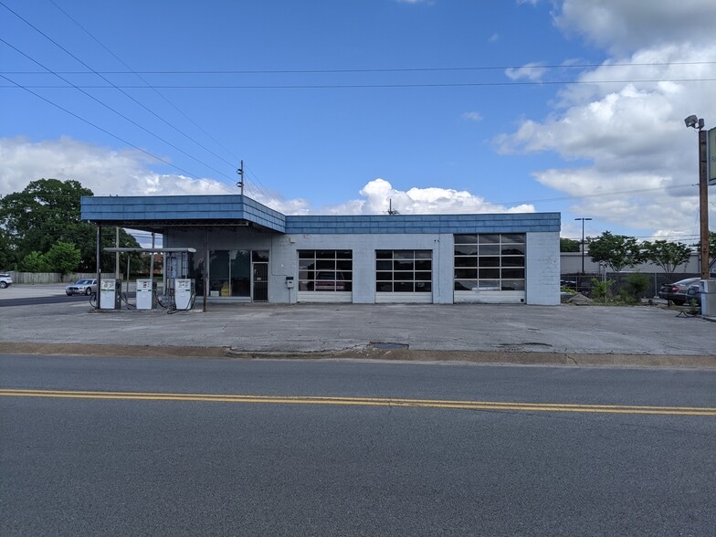 Primary Photo Of 1202 4th Ave SE, Decatur Service Station For Sale