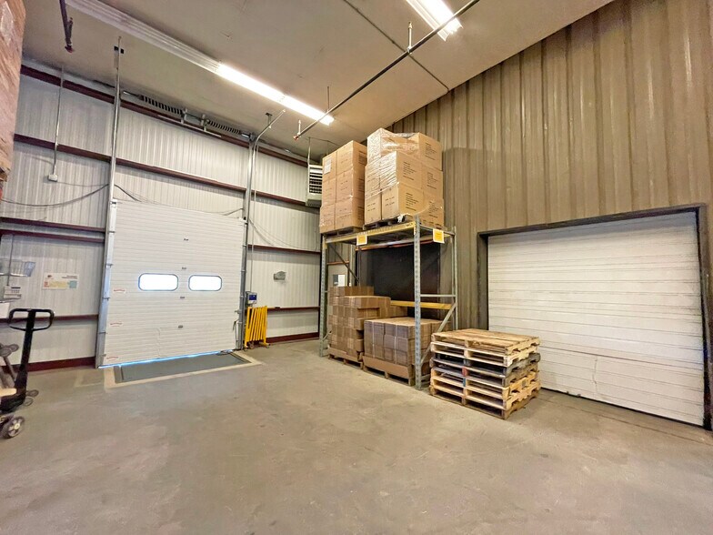 More Photos Of 669 E Industrial Park Dr, Manchester Light Manufacturing For Lease