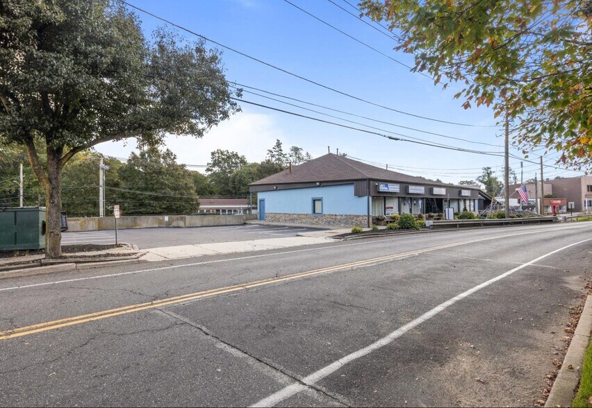 More Photos Of 120-124 Laurel Rd, East Northport Freestanding For Sale