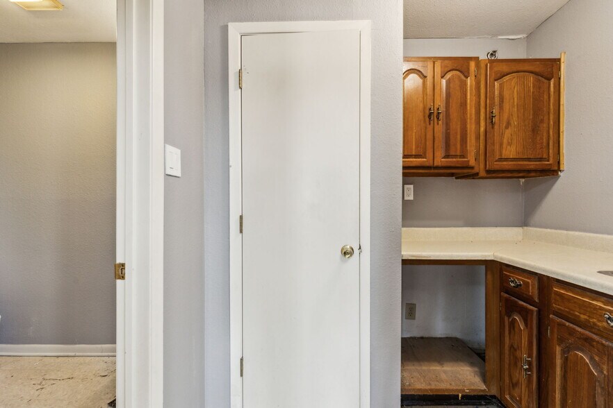 More Photos Of 351 Interstate Highway 30, Greenville Warehouse For Sale