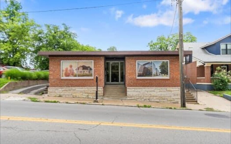 Primary Photo Of 230 N Sprigg St, Cape Girardeau Office For Sale
