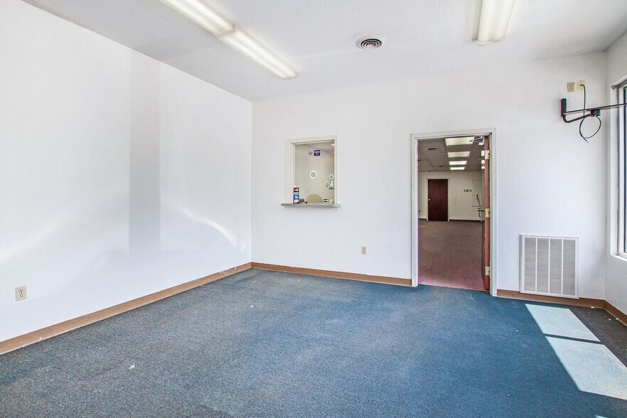 More Photos Of 600 N Clark St, Albion Auto Dealership For Sale