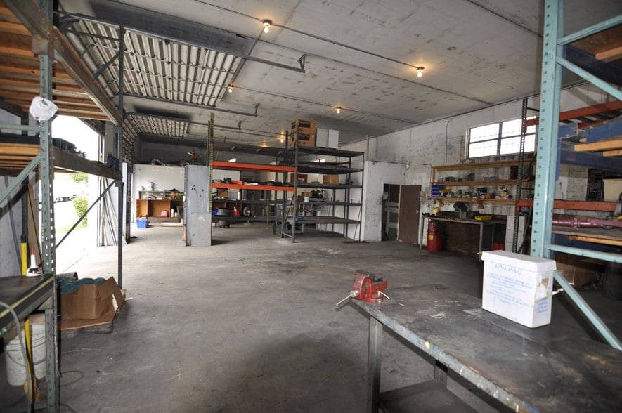 More Photos Of 842 NW 7th Ter, Fort Lauderdale Warehouse For Sale