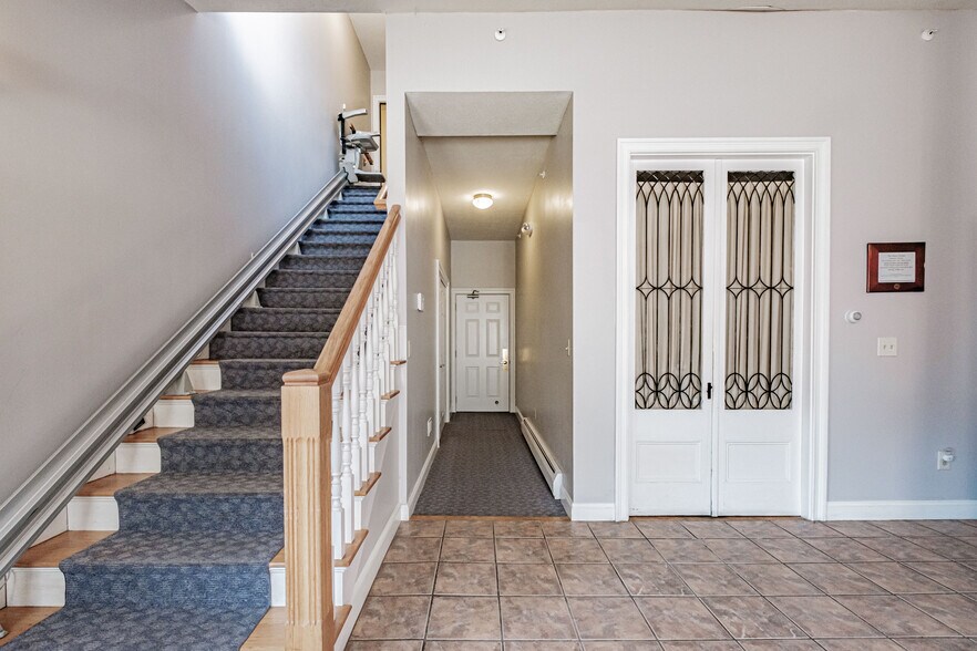 More Photos Of 257 South St, Biddeford Specialty For Sale