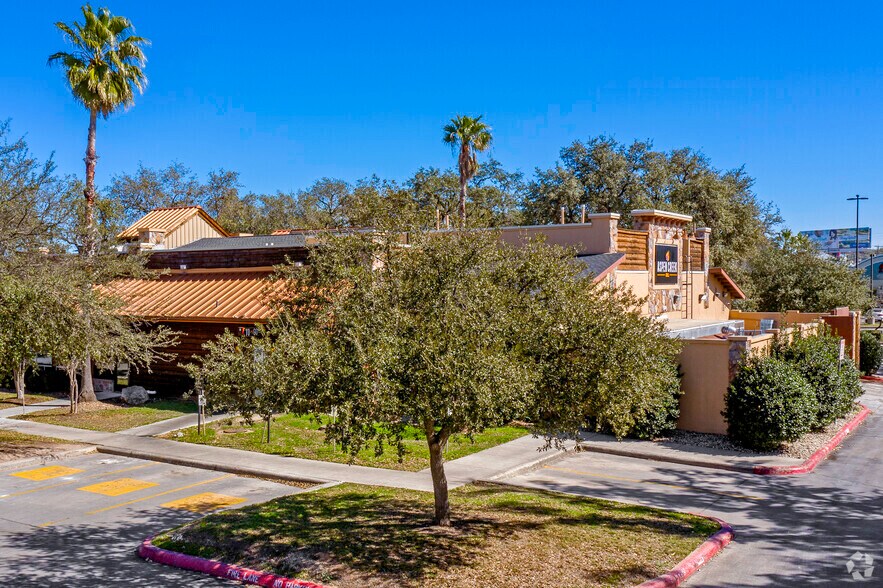 More Photos Of 11309-11323 Bandera Rd, San Antonio Unknown For Lease