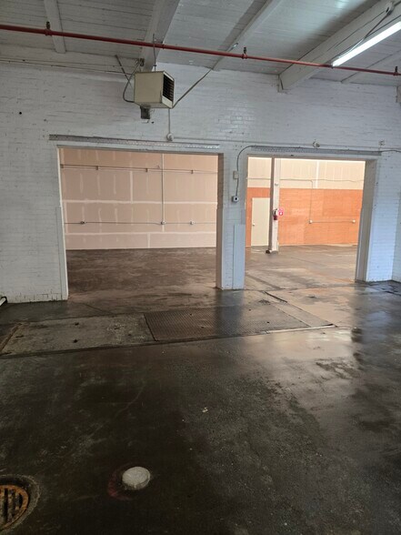 More Photos Of 5015-5025 Colorado Ave S, Seattle Warehouse For Lease