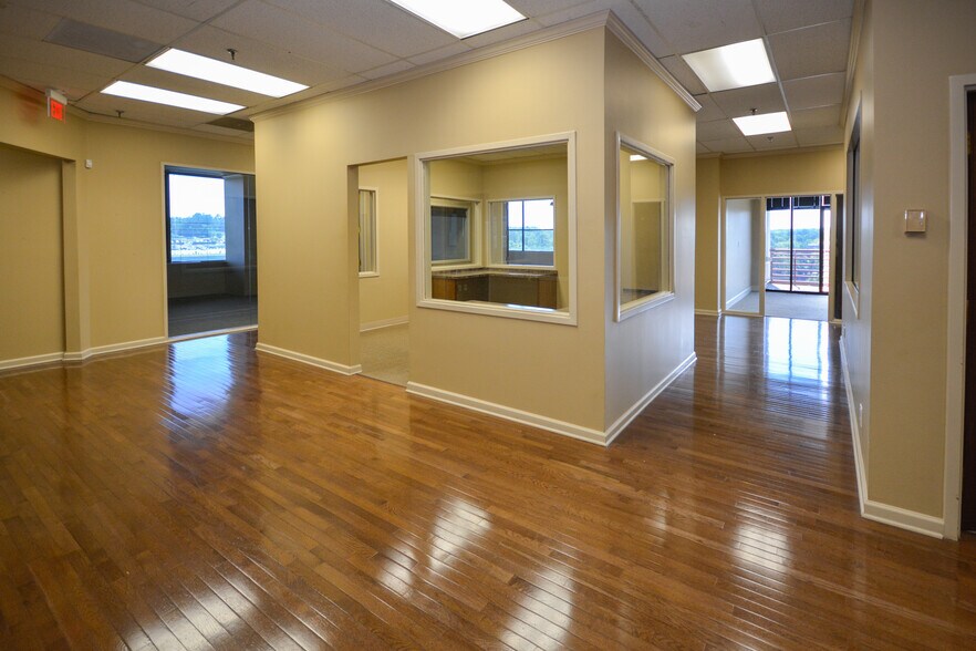 More Photos Of 900 S Shackleford Rd, Little Rock Office For Lease