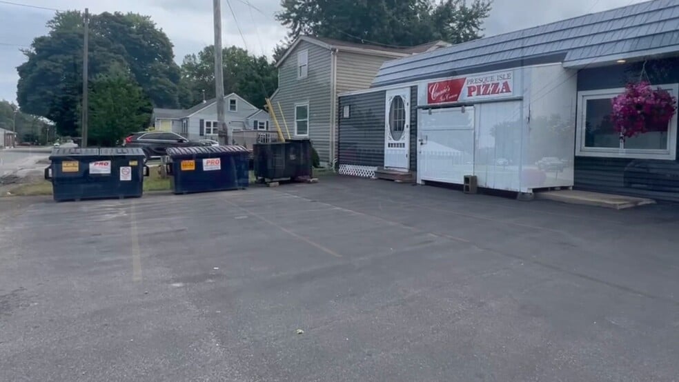 Primary Photo Of 3150 W 32nd St, Erie Fast Food For Sale