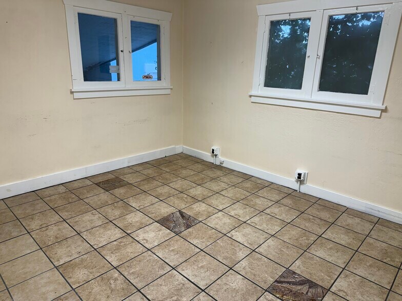 More Photos Of 7604 S Redwood Rd, West Jordan Office For Sale