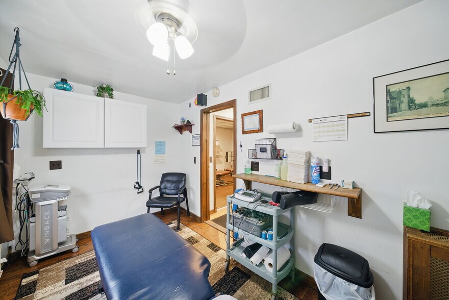 More Photos Of 11 Vernon Ave, Hamburg Medical For Lease