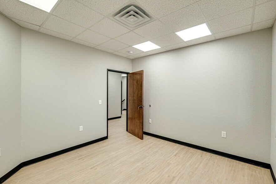 More Photos Of 16791 W Basin St, Odessa Warehouse For Sale