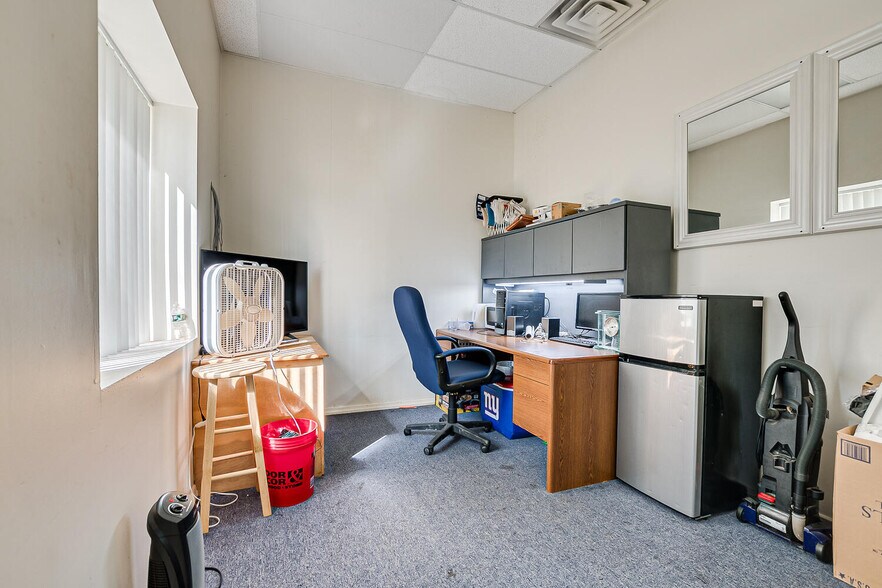 More Photos Of 22 Meridian Rd, Edison Medical For Sale