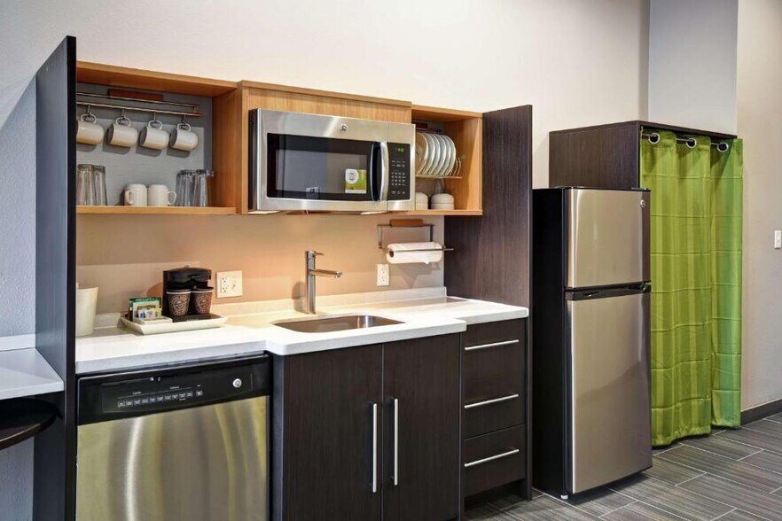 More Photos Of 1528 SW 27th St, El Reno Hotel For Sale