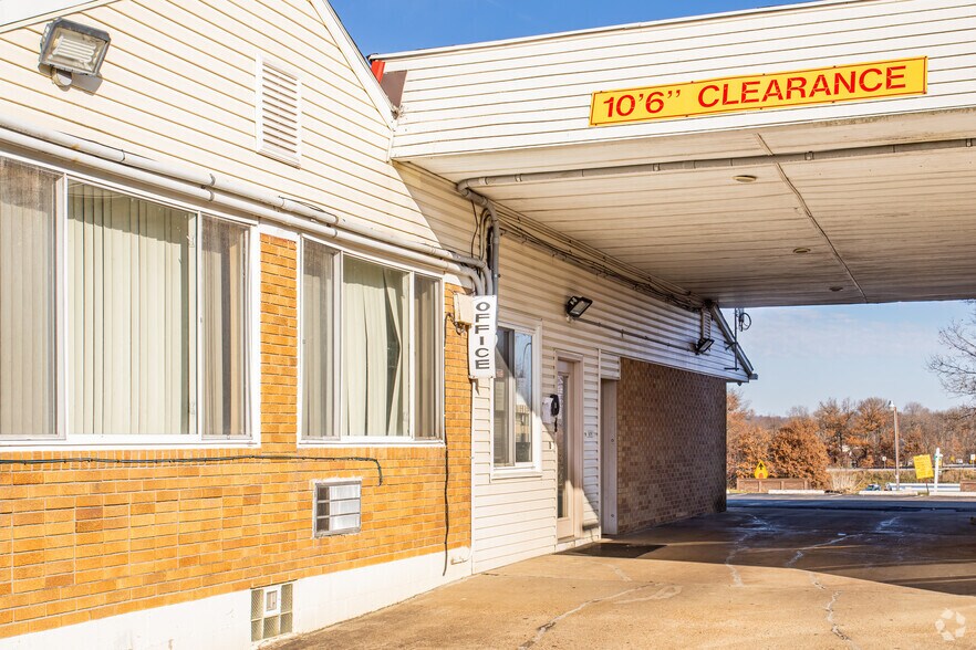 More Photos Of 833 Finley Rd, Belle Vernon Hotel For Sale