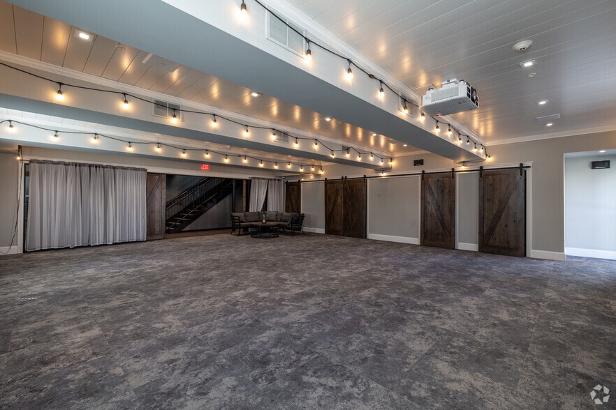 More Photos Of 140 Main St, North Easton Restaurant For Lease