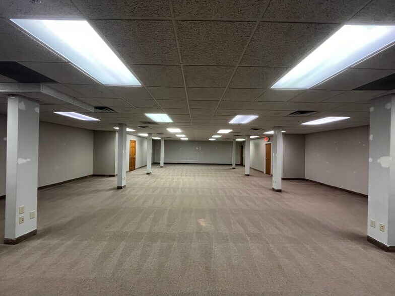 More Photos Of 501 S Towanda-Barnes Rd, Bloomington Office For Lease