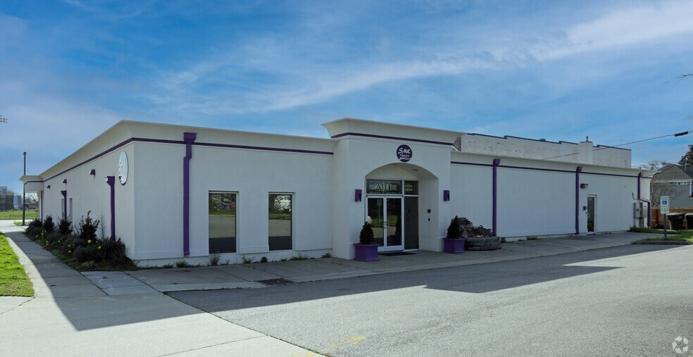 Primary Photo Of 2011 Queen St, Portsmouth Office For Sale