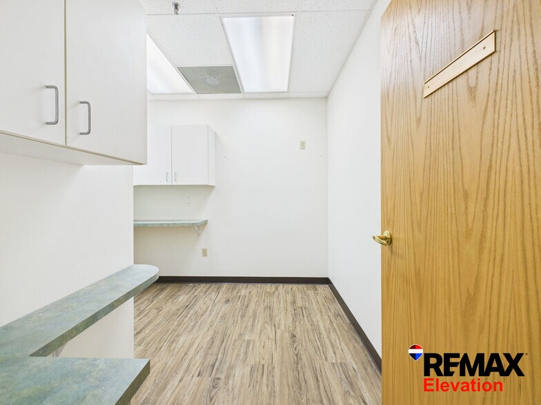 More Photos Of 156 N 6th St, Basin Office For Sale