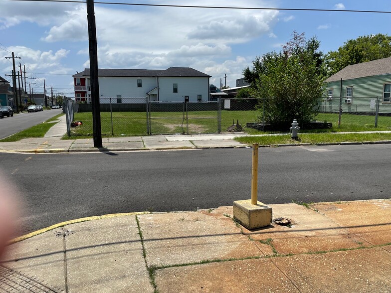 More Photos Of 2400 Delachaise St, New Orleans Specialty For Sale