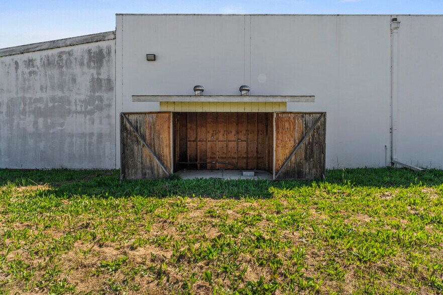 More Photos Of 962 Kaiser Rd, Napa Warehouse For Sale