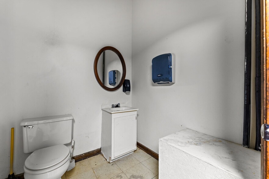 More Photos Of 402-406 Harris Ave, Raeford Storefront Retail Office For Sale