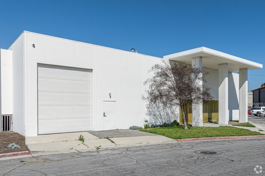 More Photos Of 17160 Alburtis Ave, Artesia Warehouse For Lease