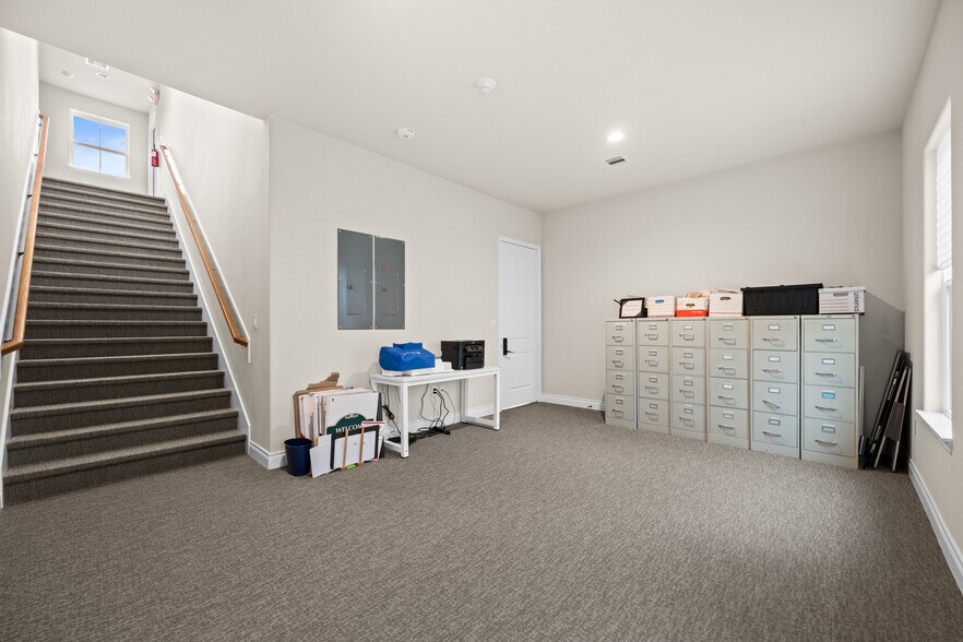 More Photos Of 19151 Oak Canyon Dr, Conroe Coworking Space