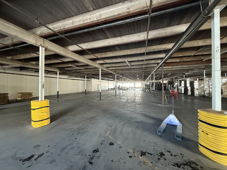 More Photos Of 220 E 14th Ave, North Kansas City Distribution For Lease