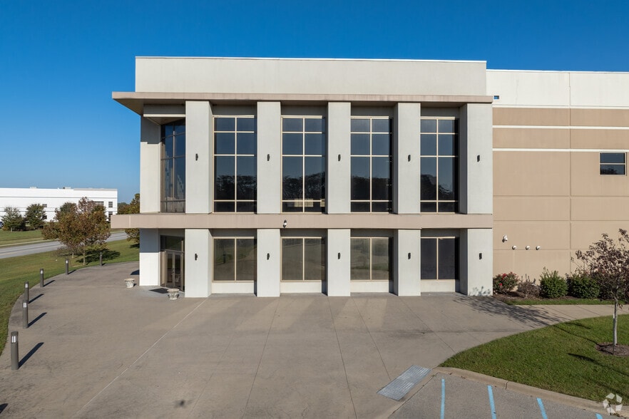 More Photos Of 350 Salem Rd, Jeffersonville Warehouse For Lease