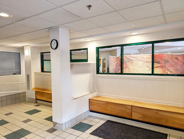 More Photos Of 235 Daniel Webster Hwy, Merrimack Veterinarian Kennel For Lease