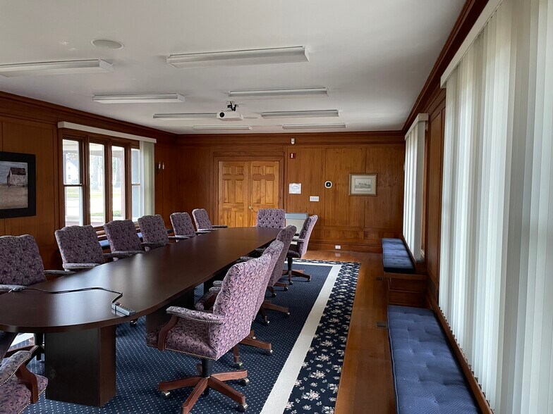 More Photos Of 621 W Oliver St, Owosso Medical For Lease