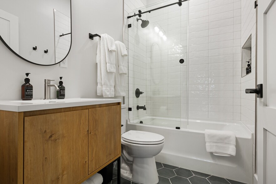 More Photos Of 122 College St, Asheville Storefront Retail Residential For Sale