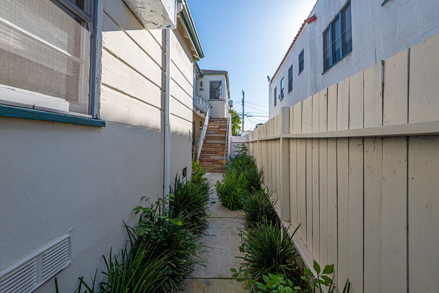 More Photos Of 610 N Spaulding Ave, Los Angeles Apartments For Sale