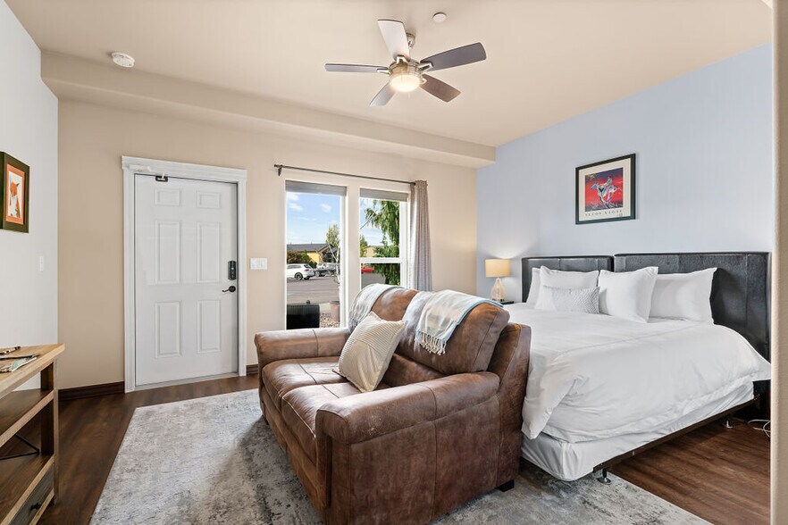 More Photos Of 701 Fountain Blvd, Zillah Hotel For Sale