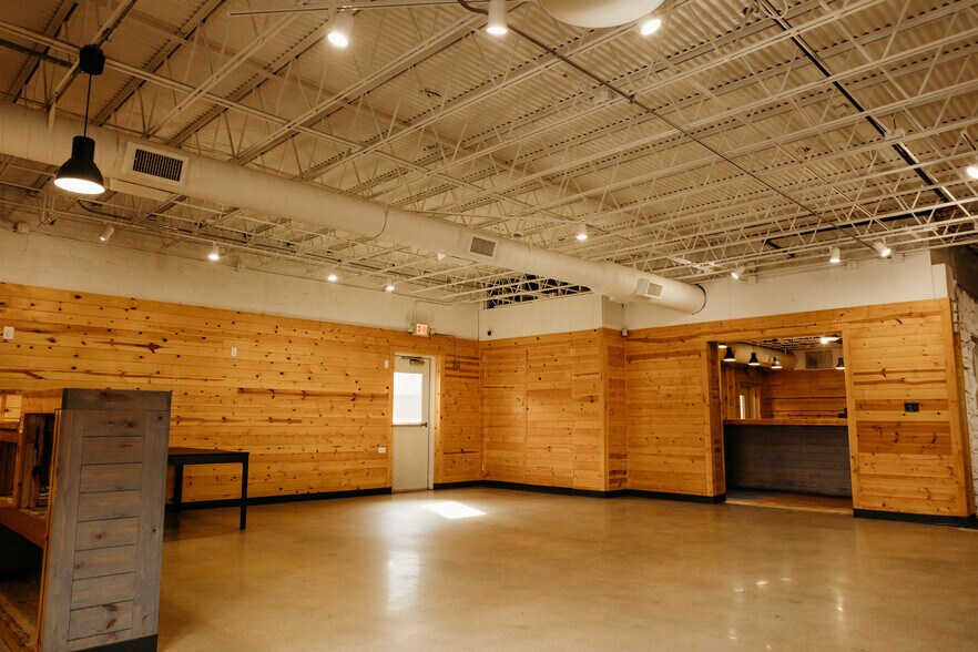 More Photos Of 817 Interstate Dr, Manchester Freestanding For Sale