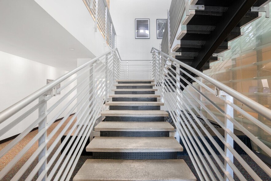 More Photos Of 605 Lincoln Rd, Miami Beach Office Residential For Sale