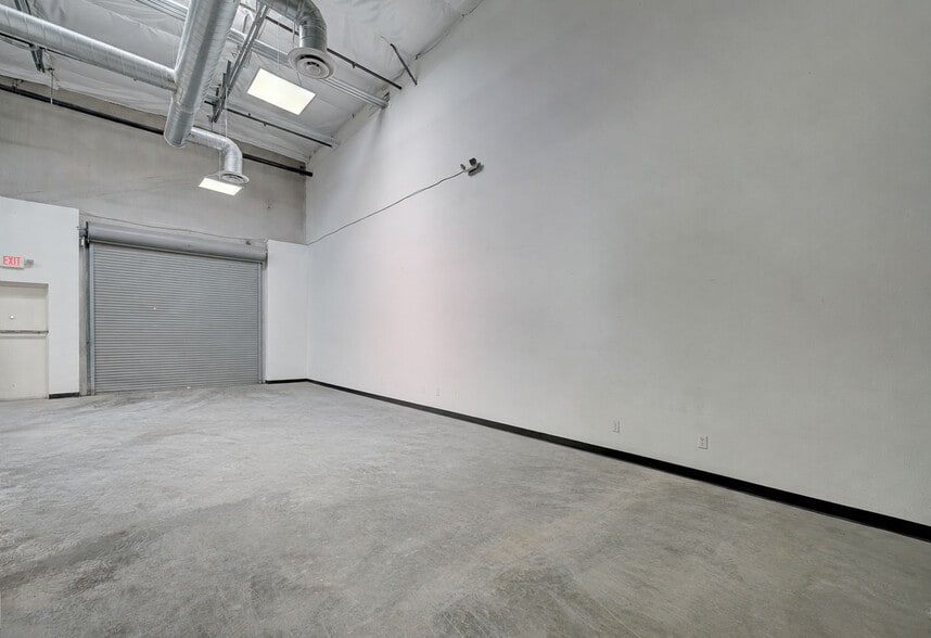 More Photos Of 3068 E Sunset Rd, Las Vegas Warehouse For Sale